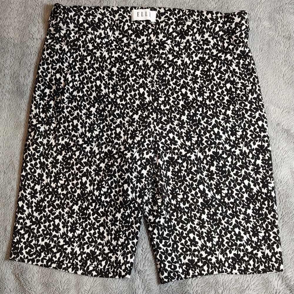 Elle Floral Mid-Length Shorts, Black and White, Size M
